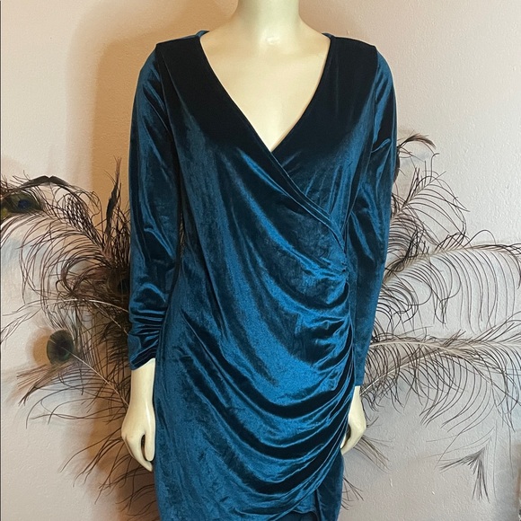 Amazon Teal Velvet Long Sleeve Dress - Picture 3 of 4